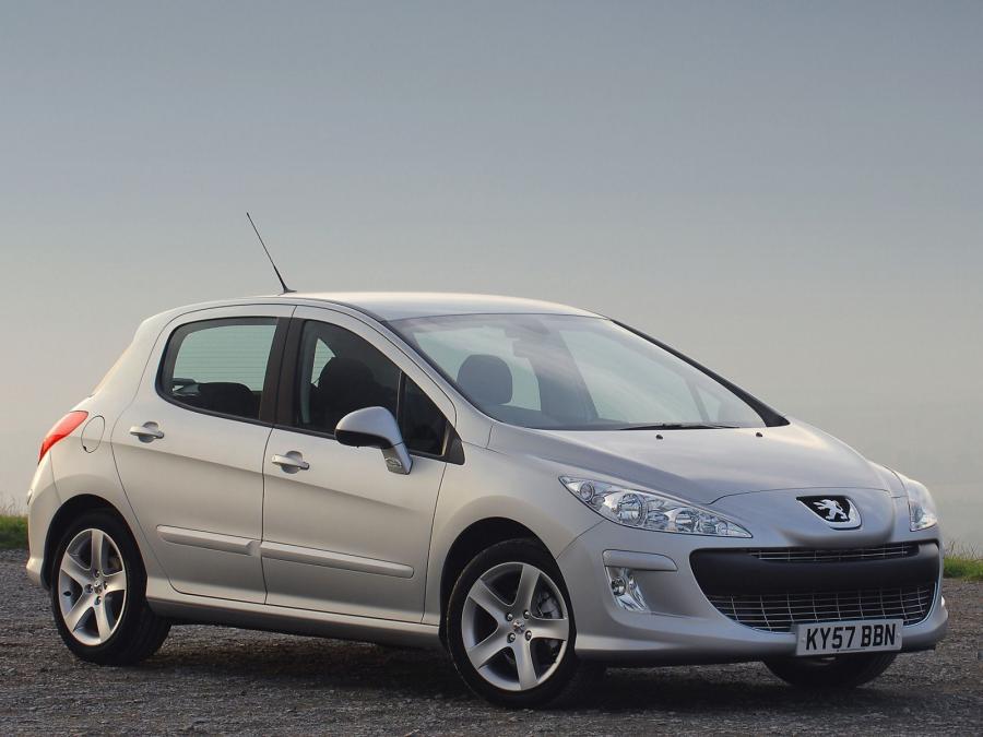  Peugeot 308 5-Door 2008 года  (UK) (фото 11 из 14)